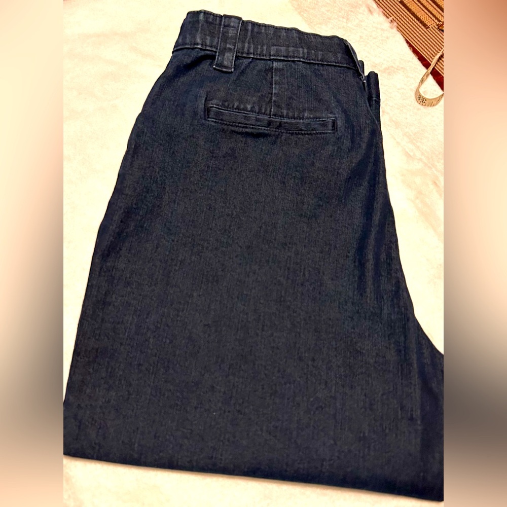 L.L. BEAN Size 12 Classic Fit DARK BLUE JEANS Comfort Waist Capris Gently worn